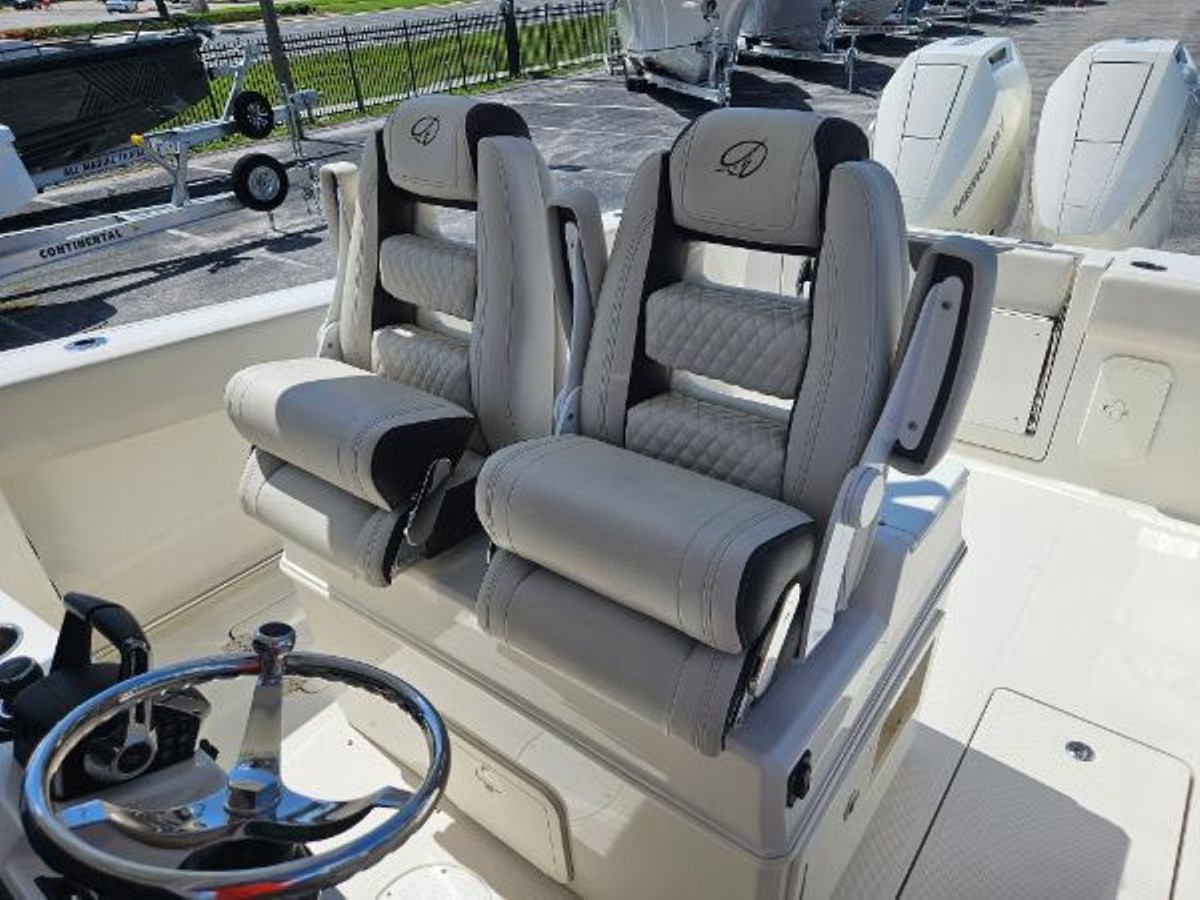https://arconyachts.ams3.digitaloceanspaces.com/182754/conversions/large_4345888-optimize.jpg
