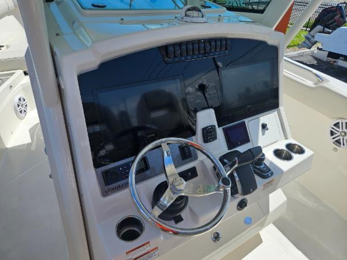 https://arconyachts.ams3.digitaloceanspaces.com/182760/conversions/large_4345890-optimize.jpg