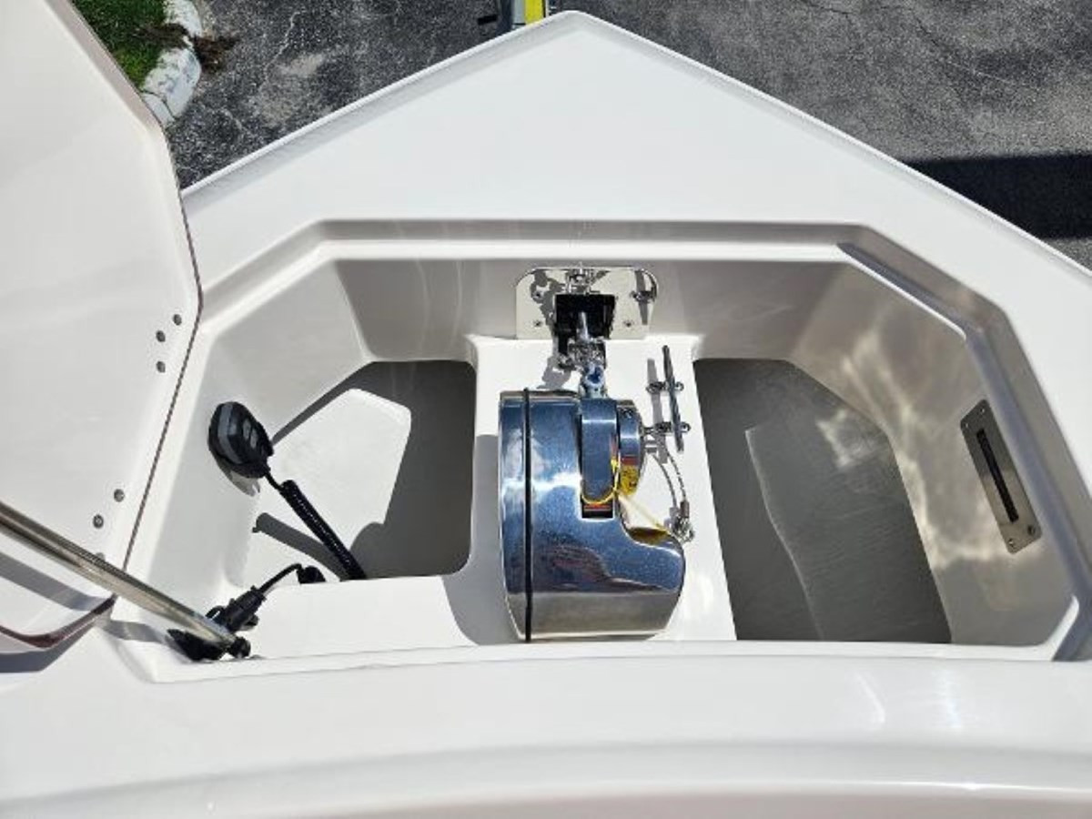 https://arconyachts.ams3.digitaloceanspaces.com/182786/conversions/large_4345899-optimize.jpg