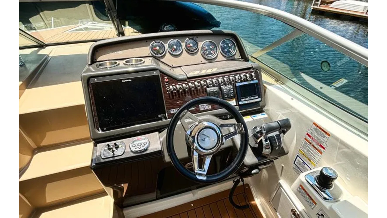 https://arconyachts.ams3.digitaloceanspaces.com/182853/conversions/large_4715767-optimize.jpg
