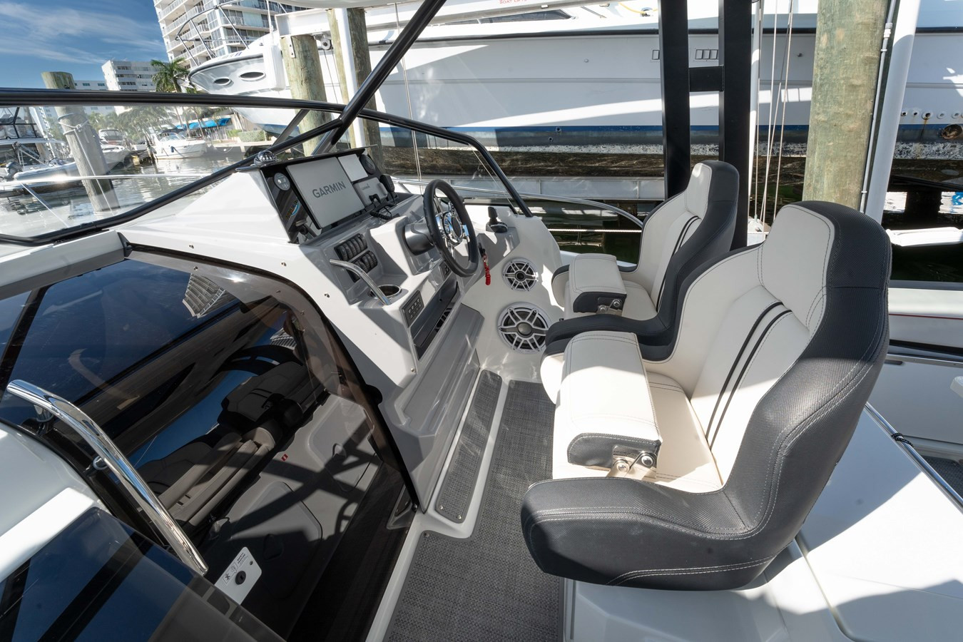 https://arconyachts.ams3.digitaloceanspaces.com/183315/conversions/large_4344434-optimize.jpg