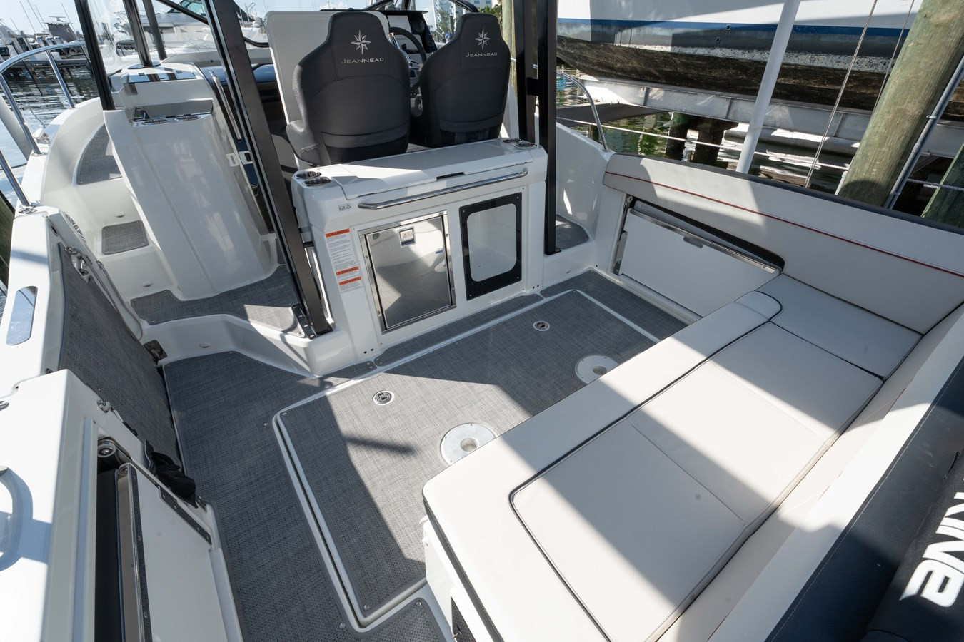https://arconyachts.ams3.digitaloceanspaces.com/183326/conversions/large_4344445-optimize.jpg