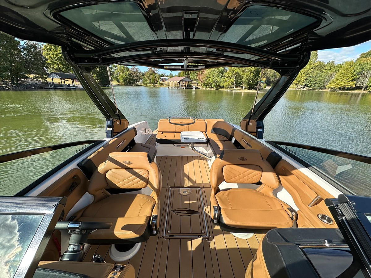 https://arconyachts.ams3.digitaloceanspaces.com/183532/conversions/large_4106003-optimize.jpg