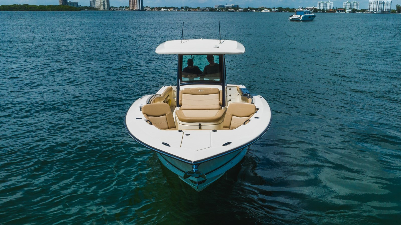 https://arconyachts.ams3.digitaloceanspaces.com/183600/conversions/large_4757030-optimize.jpg