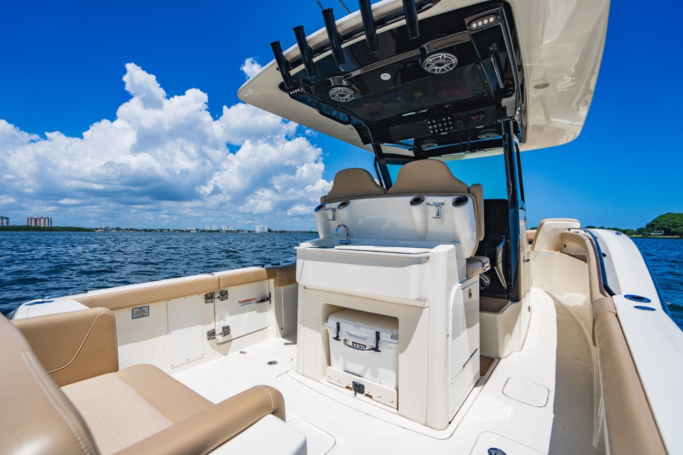 https://arconyachts.ams3.digitaloceanspaces.com/183640/conversions/large_4757043-optimize.jpg