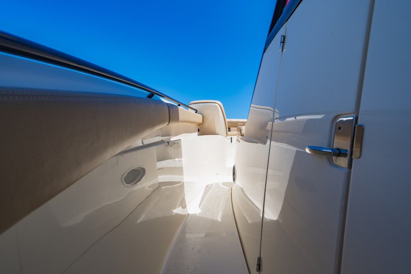 https://arconyachts.ams3.digitaloceanspaces.com/183655/conversions/large_4757048-optimize.jpg