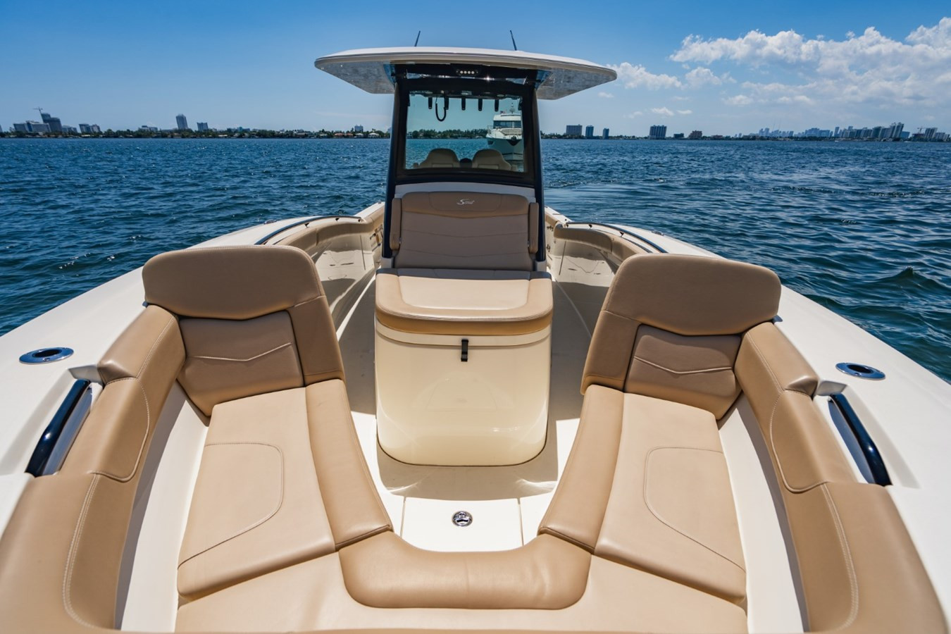 https://arconyachts.ams3.digitaloceanspaces.com/183701/conversions/large_4757065-optimize.jpg