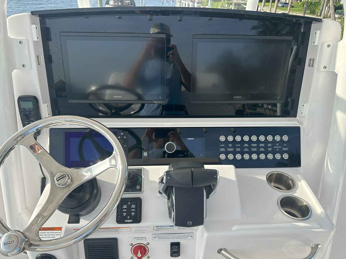 https://arconyachts.ams3.digitaloceanspaces.com/183702/conversions/large_4151528-optimize.jpg