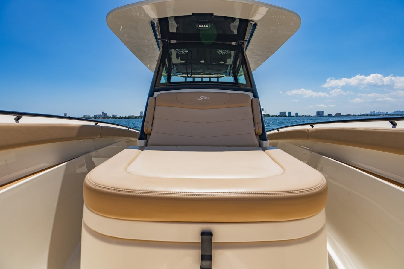 https://arconyachts.ams3.digitaloceanspaces.com/183704/conversions/large_4757066-optimize.jpg