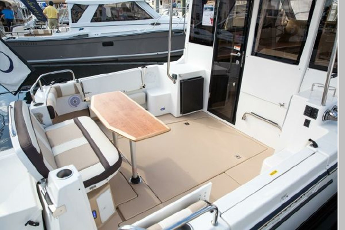 https://arconyachts.ams3.digitaloceanspaces.com/183738/conversions/large_3018135-optimize.jpg