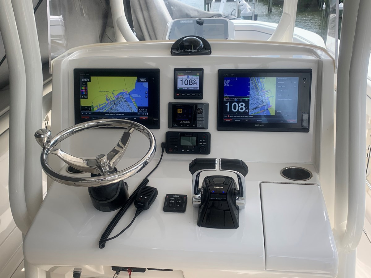 https://arconyachts.ams3.digitaloceanspaces.com/183789/conversions/large_3477194-optimize.jpg