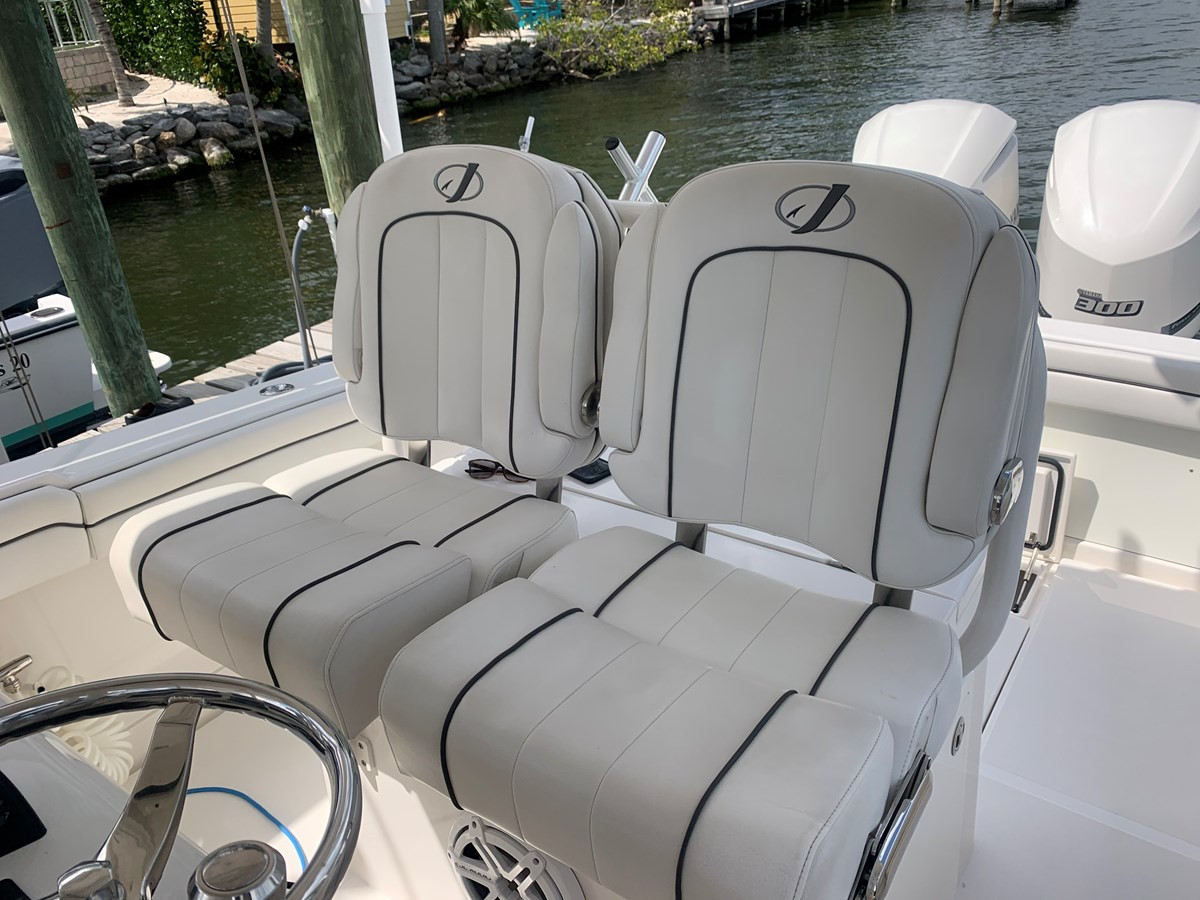 https://arconyachts.ams3.digitaloceanspaces.com/183796/conversions/large_3477197-optimize.jpg