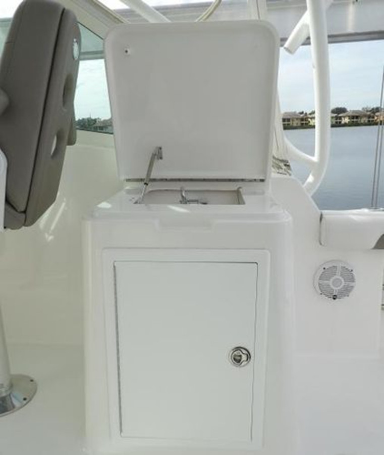 https://arconyachts.ams3.digitaloceanspaces.com/183903/conversions/large_3940121-optimize.jpg