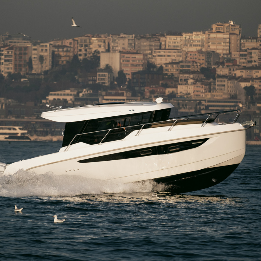 https://arconyachts.ams3.digitaloceanspaces.com/183987/conversions/large_4121120-optimize.jpg