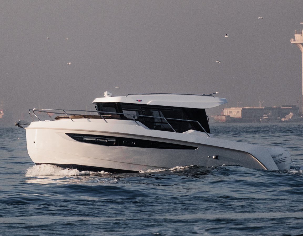 https://arconyachts.ams3.digitaloceanspaces.com/184002/conversions/large_4121124-optimize.jpg