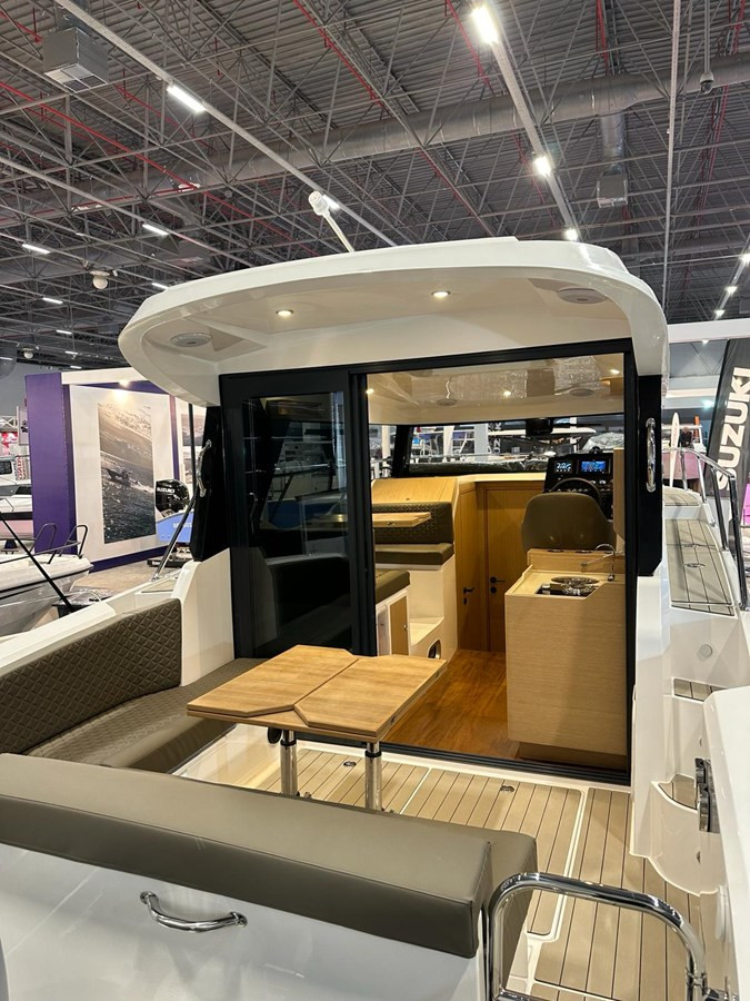 https://arconyachts.ams3.digitaloceanspaces.com/184008/conversions/large_4121126-optimize.jpg