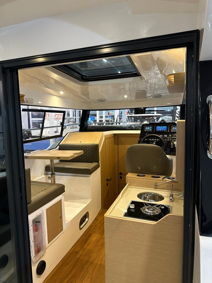https://arconyachts.ams3.digitaloceanspaces.com/184011/conversions/large_4121127-optimize.jpg