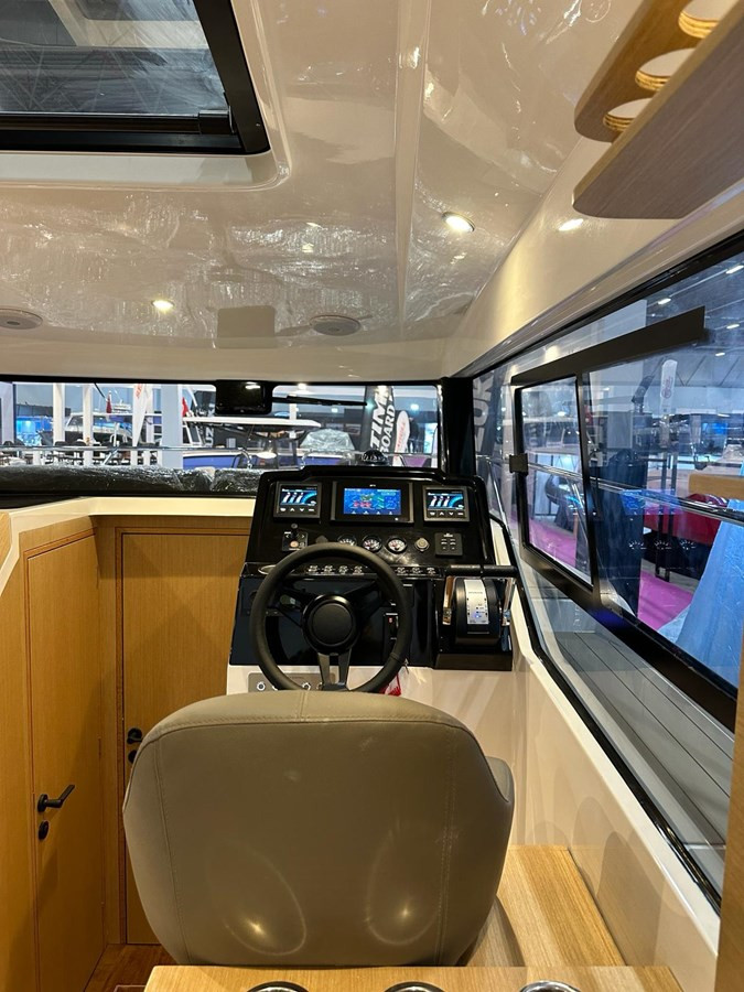 https://arconyachts.ams3.digitaloceanspaces.com/184019/conversions/large_4121130-optimize.jpg