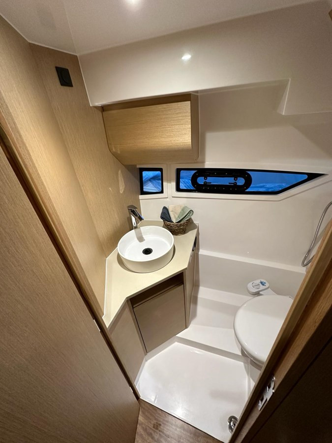 https://arconyachts.ams3.digitaloceanspaces.com/184031/conversions/large_4121135-optimize.jpg