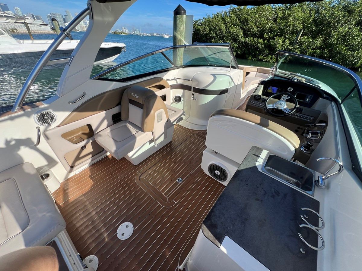 https://arconyachts.ams3.digitaloceanspaces.com/184069/conversions/large_4183125-optimize.jpg