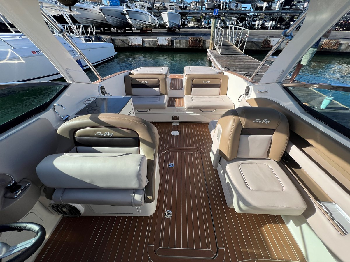 https://arconyachts.ams3.digitaloceanspaces.com/184071/conversions/large_4183126-optimize.jpg