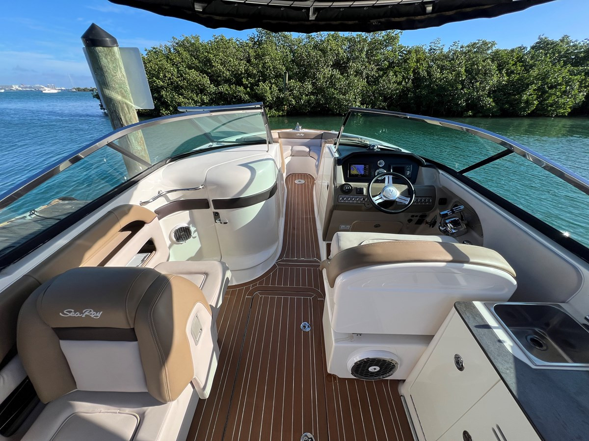 https://arconyachts.ams3.digitaloceanspaces.com/184079/conversions/large_4183129-optimize.jpg