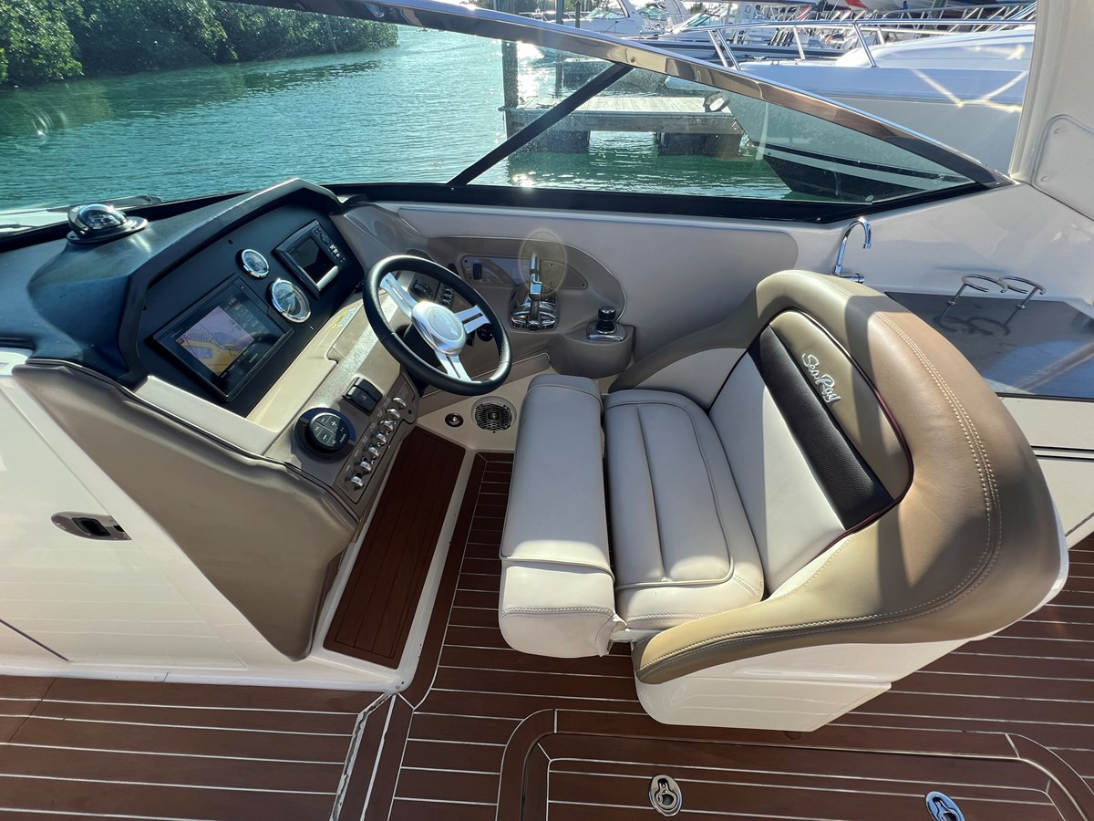 https://arconyachts.ams3.digitaloceanspaces.com/184082/conversions/large_4183130-optimize.jpg