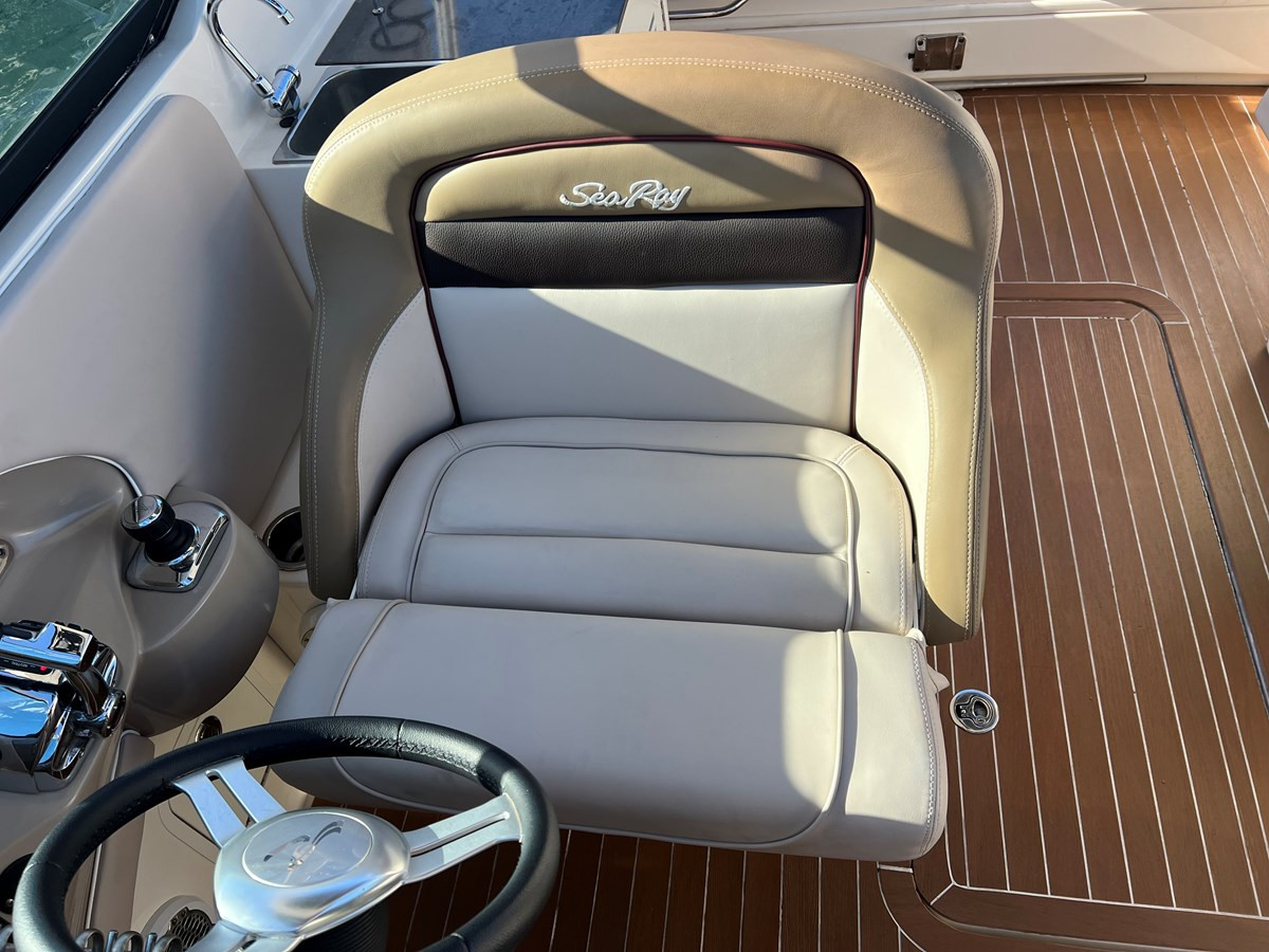 https://arconyachts.ams3.digitaloceanspaces.com/184085/conversions/large_4183131-optimize.jpg