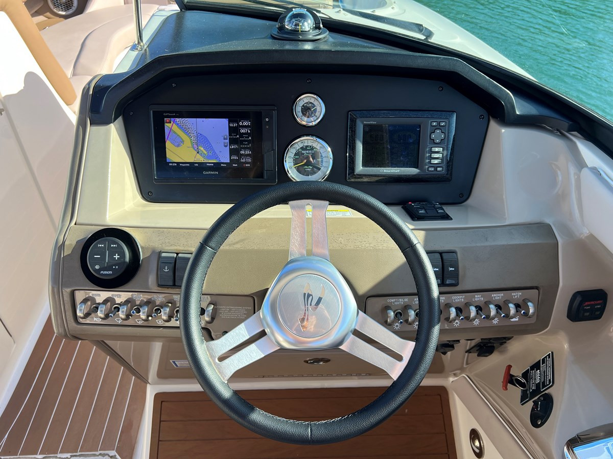 https://arconyachts.ams3.digitaloceanspaces.com/184088/conversions/large_4183132-optimize.jpg