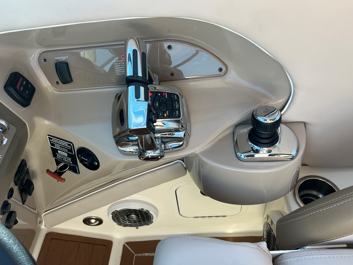 https://arconyachts.ams3.digitaloceanspaces.com/184091/conversions/large_4183133-optimize.jpg