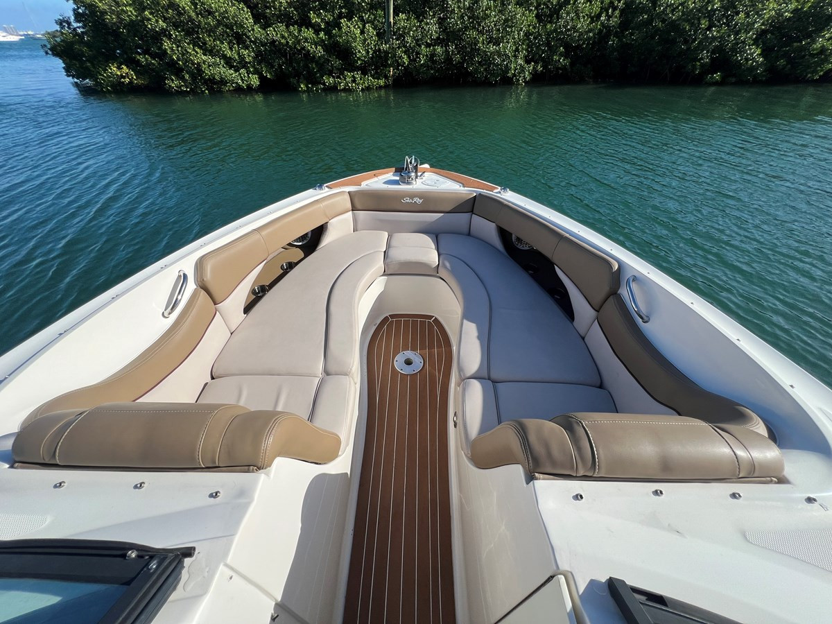 https://arconyachts.ams3.digitaloceanspaces.com/184118/conversions/large_4183142-optimize.jpg