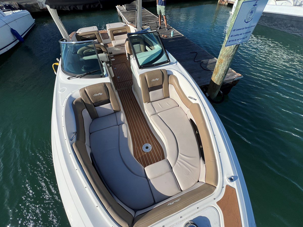 https://arconyachts.ams3.digitaloceanspaces.com/184130/conversions/large_4183146-optimize.jpg