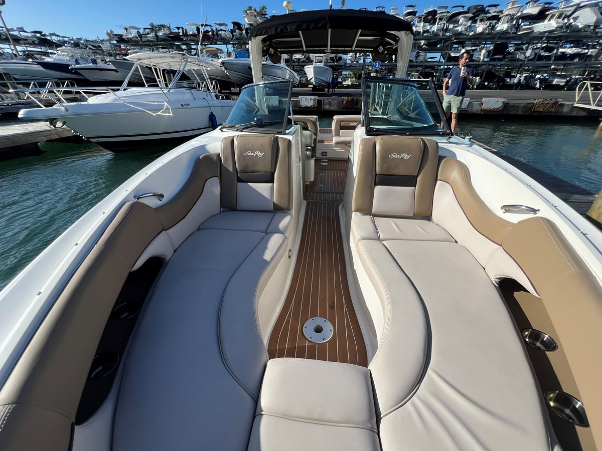 https://arconyachts.ams3.digitaloceanspaces.com/184133/conversions/large_4183147-optimize.jpg