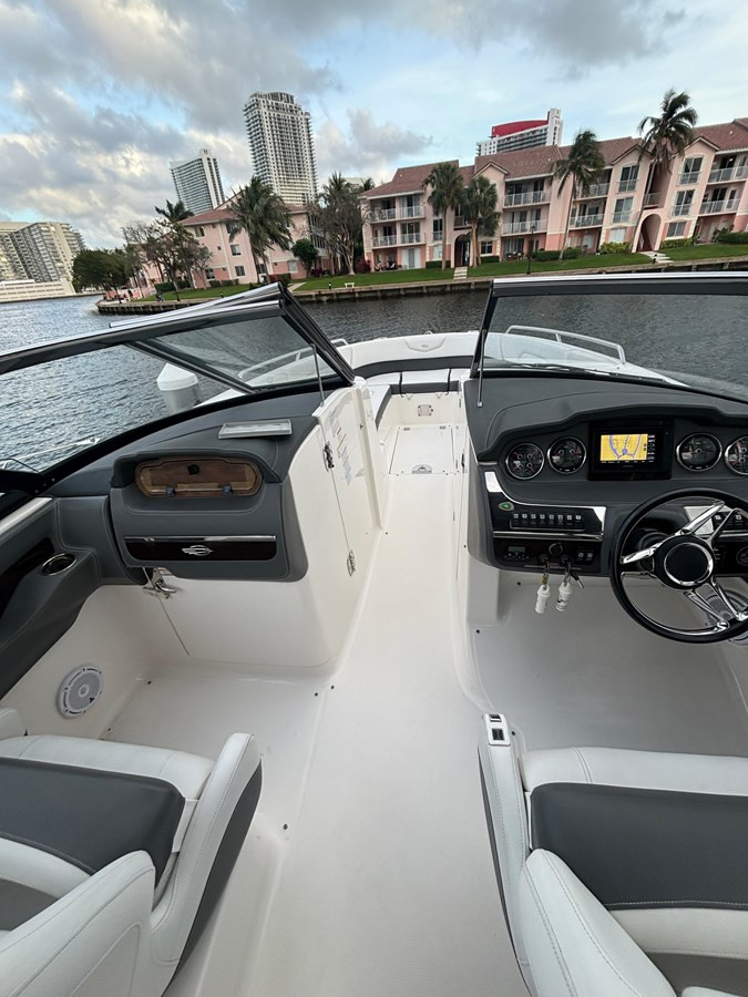 https://arconyachts.ams3.digitaloceanspaces.com/184139/conversions/large_4209981-optimize.jpg
