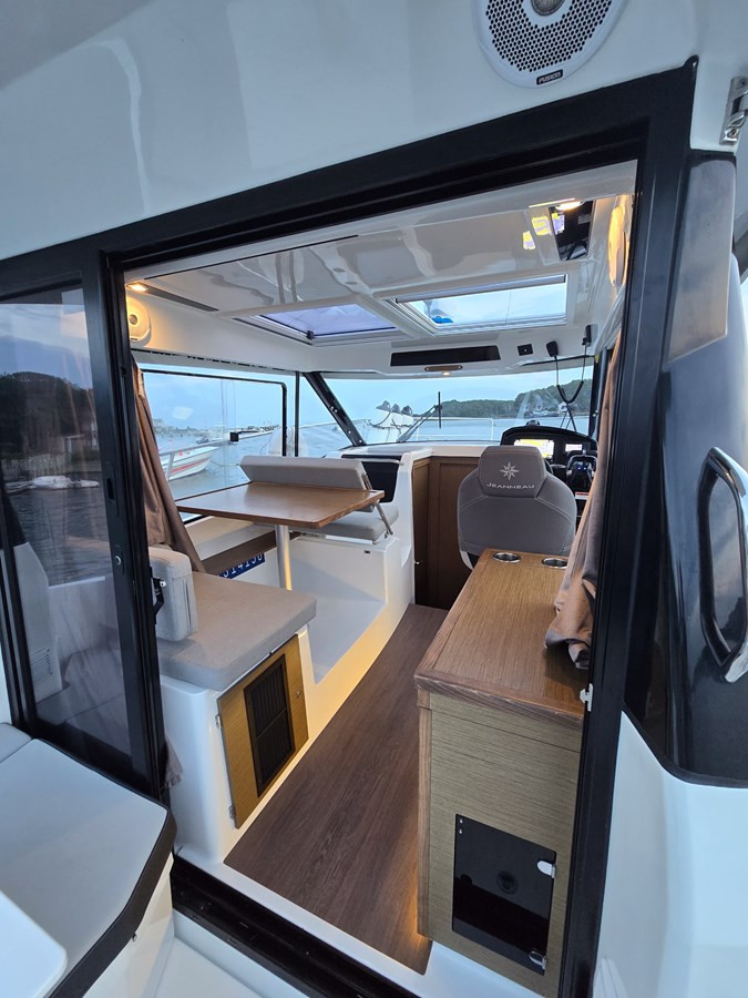 https://arconyachts.ams3.digitaloceanspaces.com/184425/conversions/large_4550001-optimize.jpg