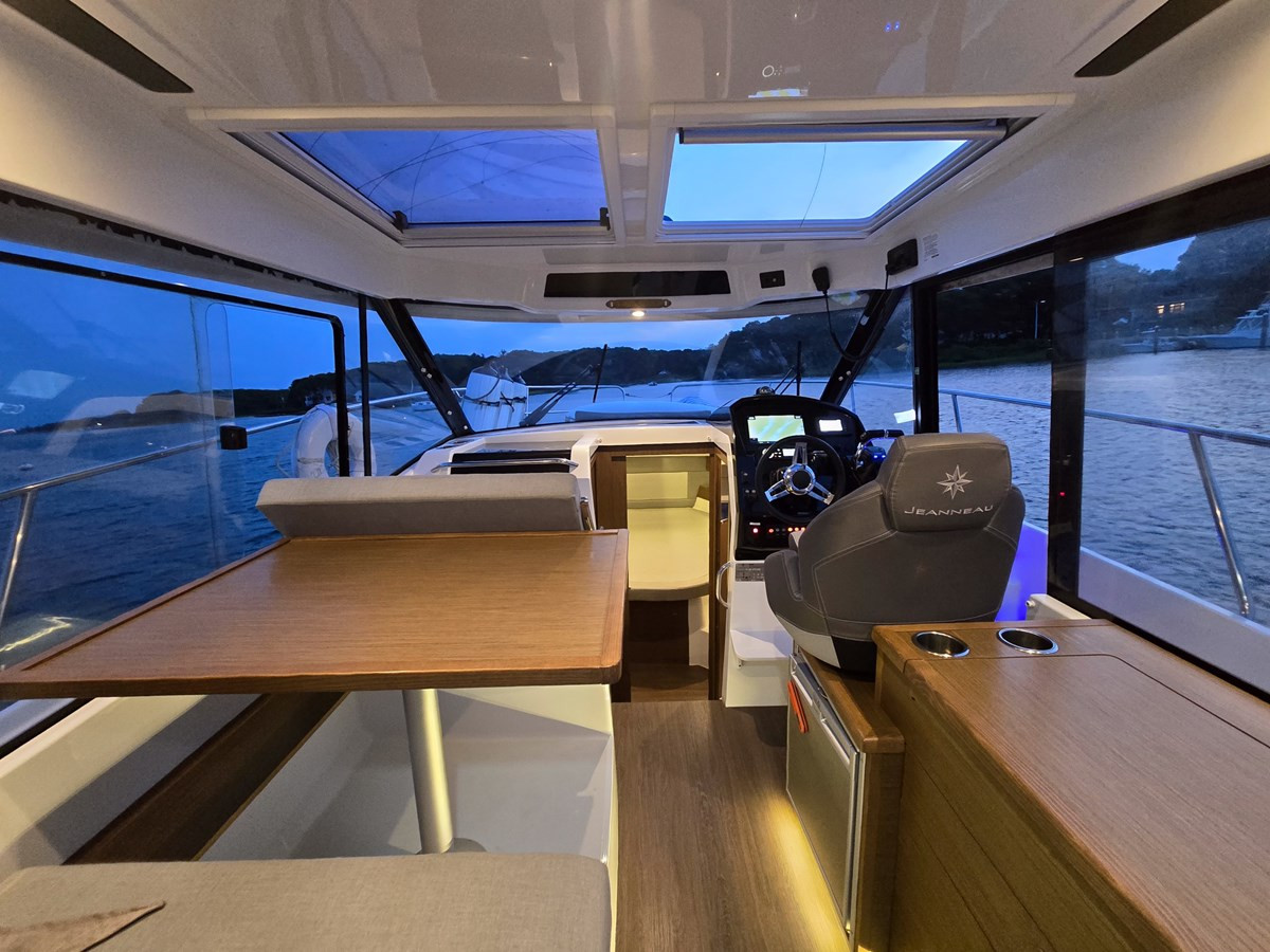 https://arconyachts.ams3.digitaloceanspaces.com/184447/conversions/large_4550008-optimize.jpg