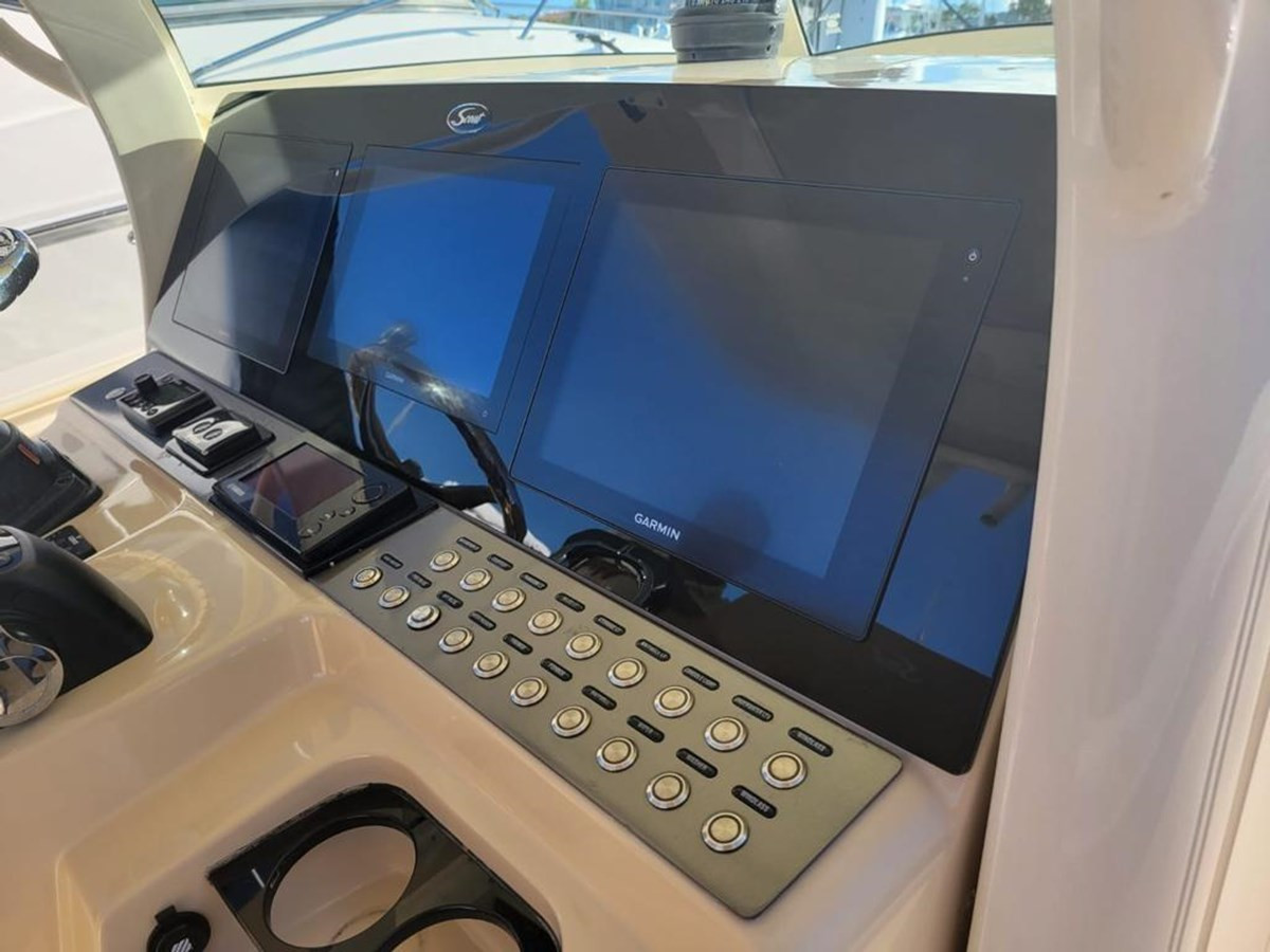 https://arconyachts.ams3.digitaloceanspaces.com/184553/conversions/large_4610355-optimize.jpg