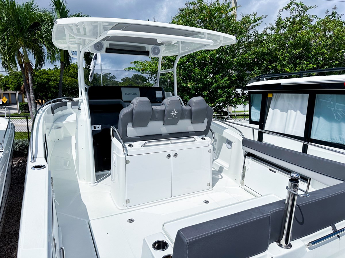https://arconyachts.ams3.digitaloceanspaces.com/184805/conversions/large_4641418-optimize.jpg