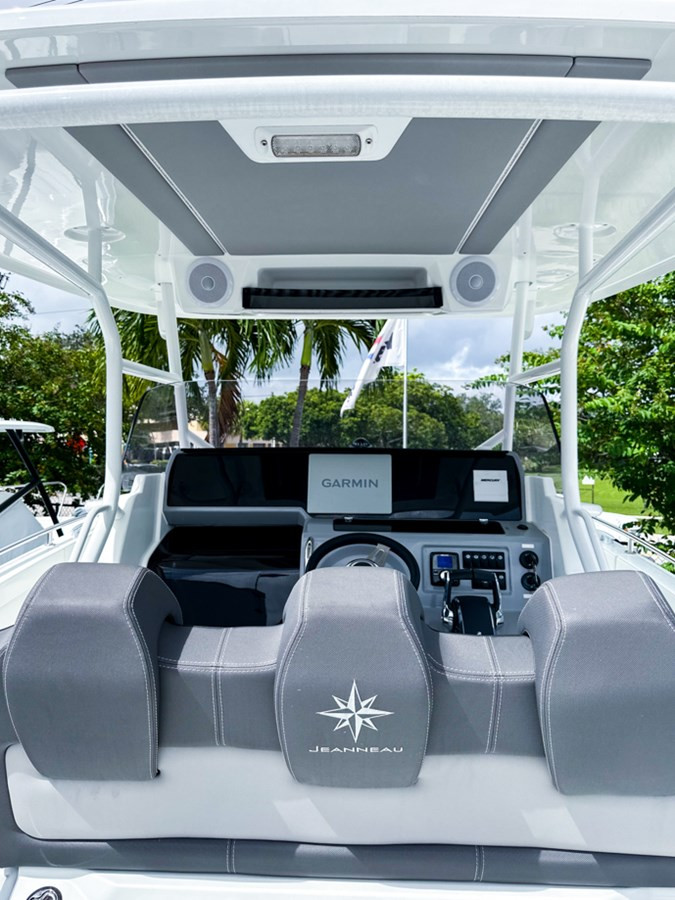 https://arconyachts.ams3.digitaloceanspaces.com/184810/conversions/large_4641420-optimize.jpg
