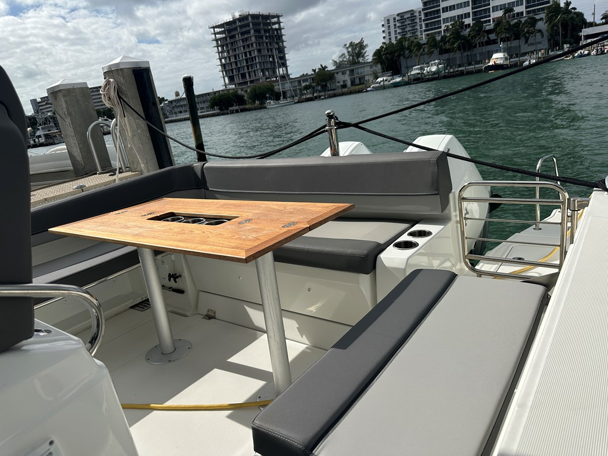 https://arconyachts.ams3.digitaloceanspaces.com/184821/conversions/large_4666413-optimize.jpg