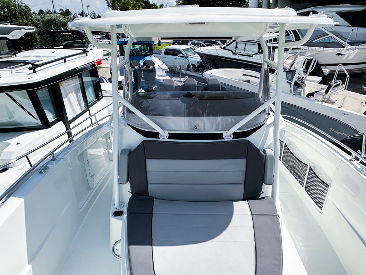 https://arconyachts.ams3.digitaloceanspaces.com/184833/conversions/large_4641453-optimize.jpg