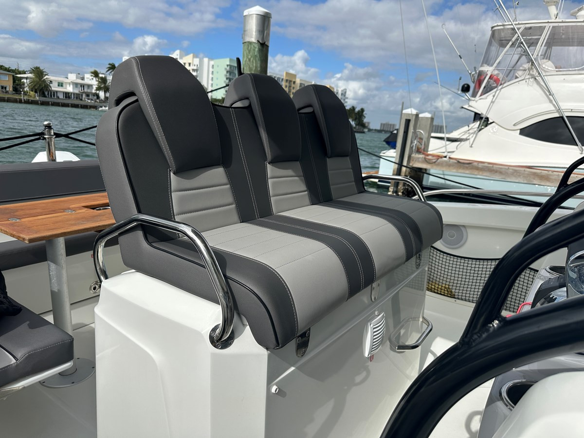 https://arconyachts.ams3.digitaloceanspaces.com/184841/conversions/large_4666390-optimize.jpg