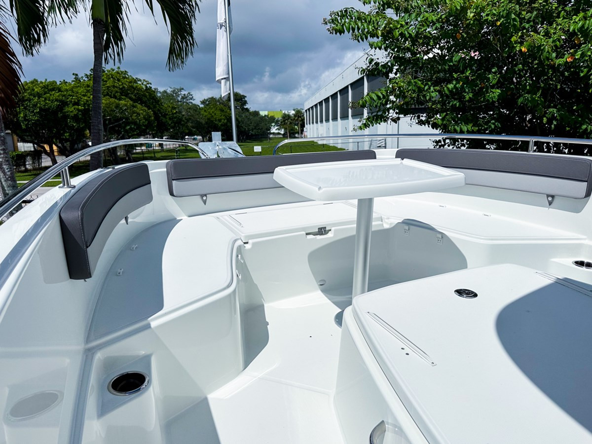 https://arconyachts.ams3.digitaloceanspaces.com/184845/conversions/large_4641436-optimize.jpg