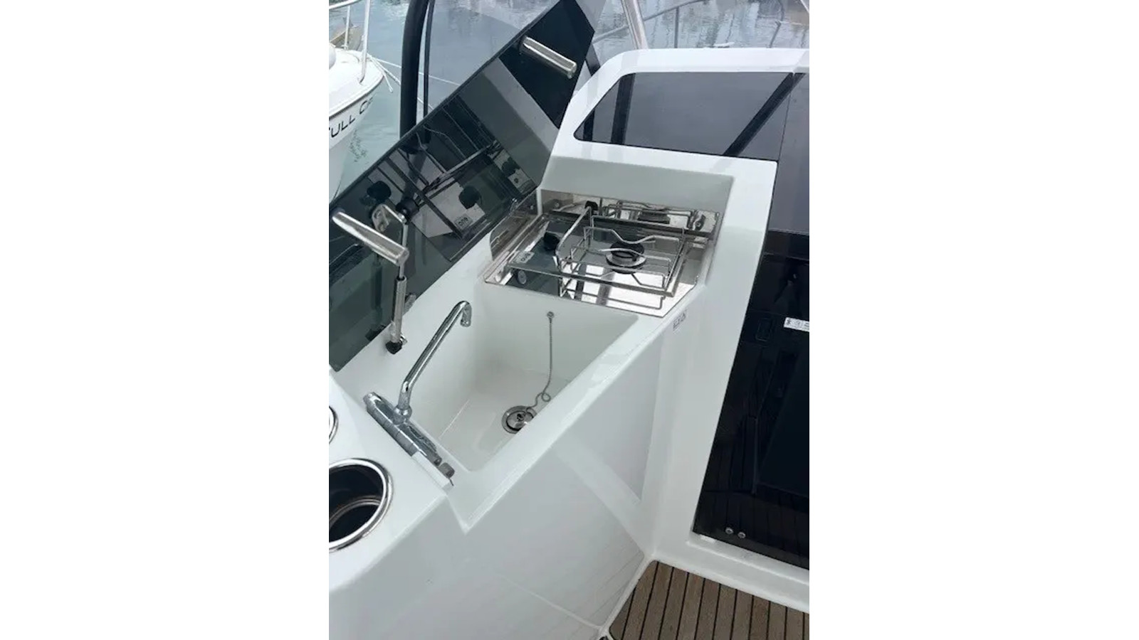 https://arconyachts.ams3.digitaloceanspaces.com/184891/conversions/large_4255034-optimize.jpg