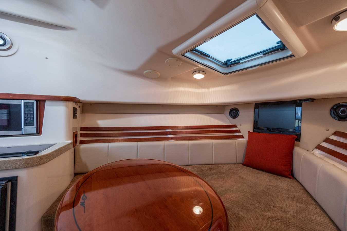 https://arconyachts.ams3.digitaloceanspaces.com/185037/conversions/large_4119113-optimize.jpg