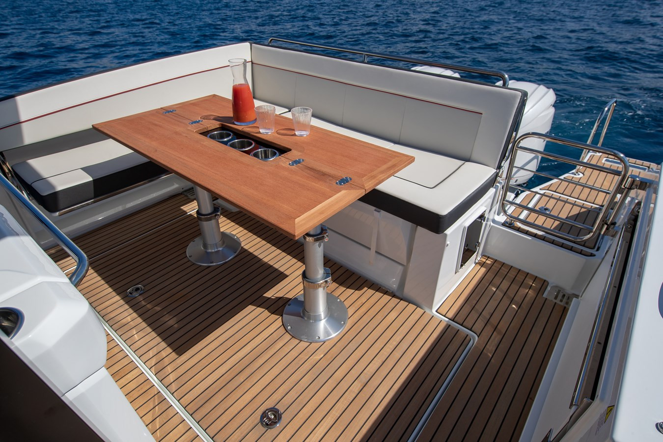 https://arconyachts.ams3.digitaloceanspaces.com/185075/conversions/large_4642055-optimize.jpg