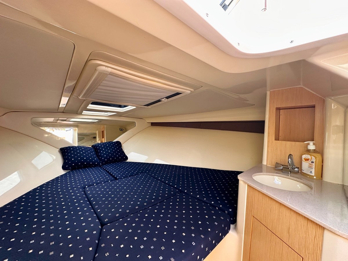 https://arconyachts.ams3.digitaloceanspaces.com/185157/conversions/large_4389223-optimize.jpg