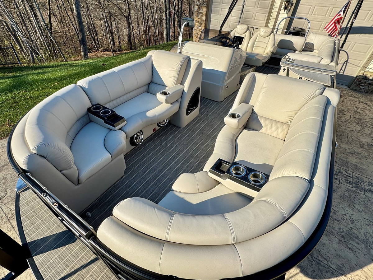 https://arconyachts.ams3.digitaloceanspaces.com/185307/conversions/large_4511707-optimize.jpg