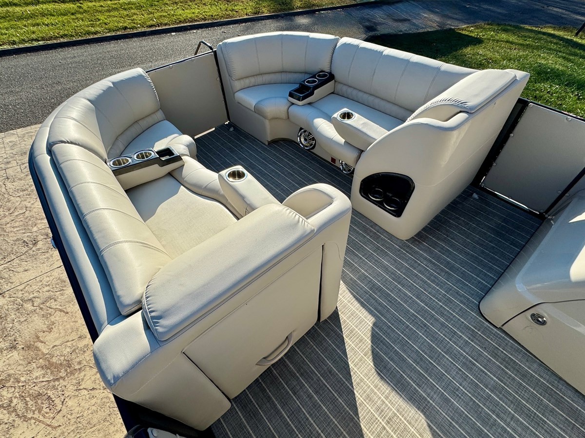 https://arconyachts.ams3.digitaloceanspaces.com/185310/conversions/large_4511708-optimize.jpg