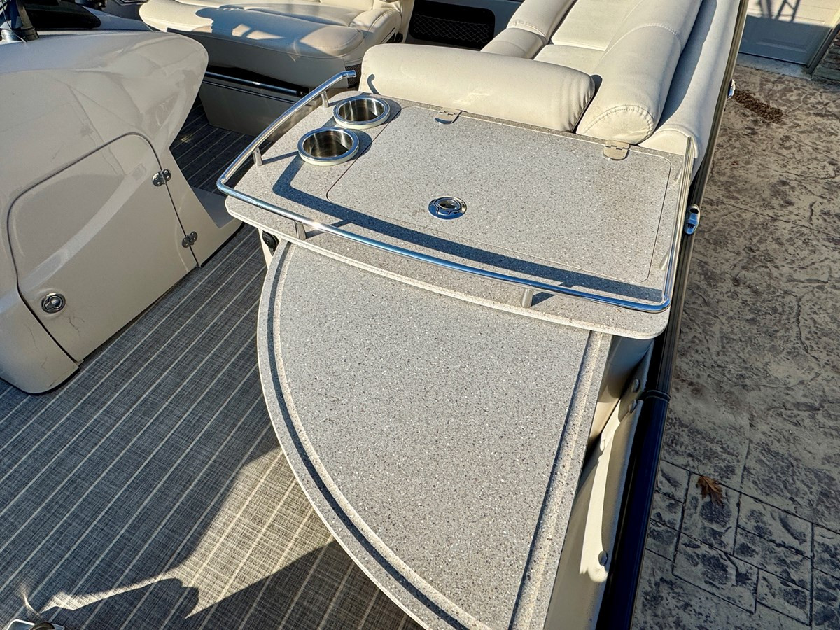 https://arconyachts.ams3.digitaloceanspaces.com/185329/conversions/large_4511715-optimize.jpg